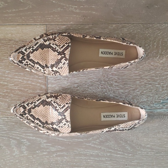 Steve Madden Feather Loafers Snake Skin Pattern - Picture 2 of 4